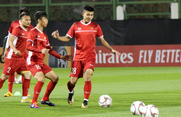 Văn Toàn, Duy Mạnh cười đùa rạng rỡ trước ngày khai mạc Asian Cup 2019 - Ảnh 10.