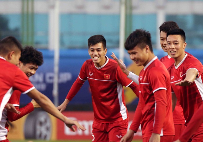 Văn Toàn, Duy Mạnh cười đùa rạng rỡ trước ngày khai mạc Asian Cup 2019 - Ảnh 3.