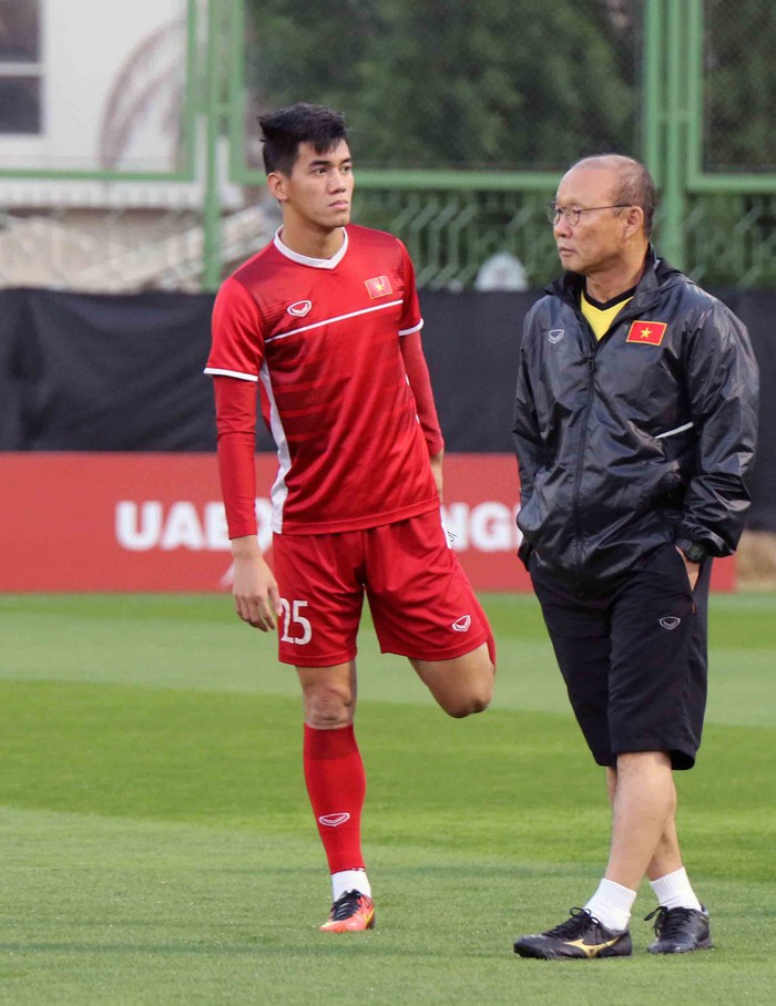 Văn Toàn, Duy Mạnh cười đùa rạng rỡ trước ngày khai mạc Asian Cup 2019 - Ảnh 5.