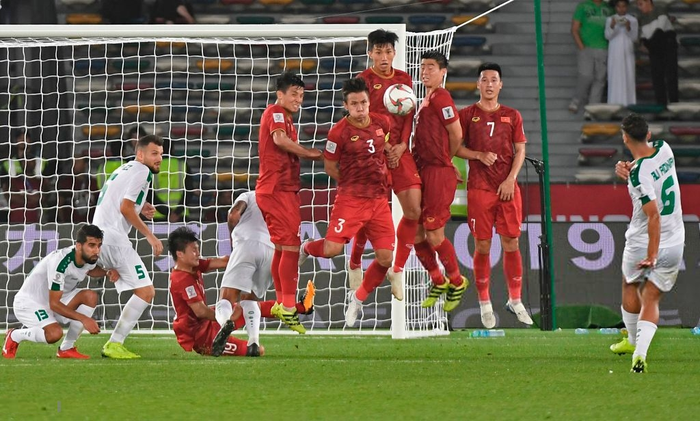 Thủ môn Đặng Văn Lâm có thực sự mắc lỗi trong bàn thua ở phút 90 của đội tuyển Việt Nam? - Ảnh 6.