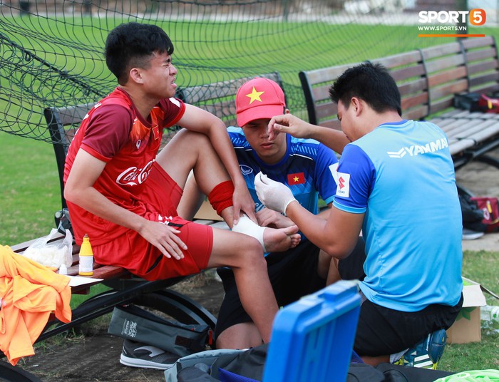 Chuẩn bị về nghỉ Tết, đội tuyển U22 Việt Nam vẫn phải nhận tin không vui từ sao trẻ HAGL - Ảnh 3.