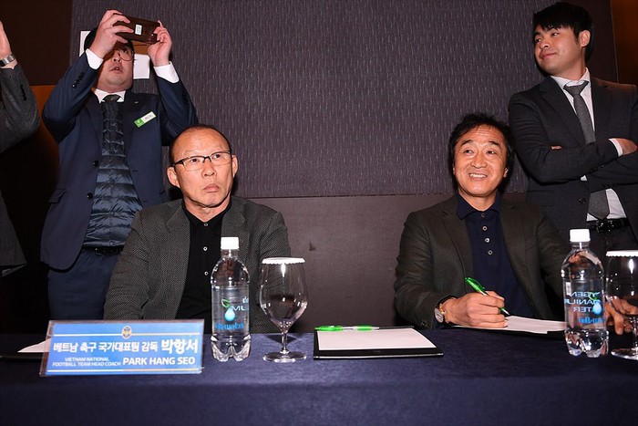 Cánh tay phải của HLV Park Hang-seo từng phát ngán về chuyện giao tiếp ở tuyển Việt Nam - Ảnh 1.