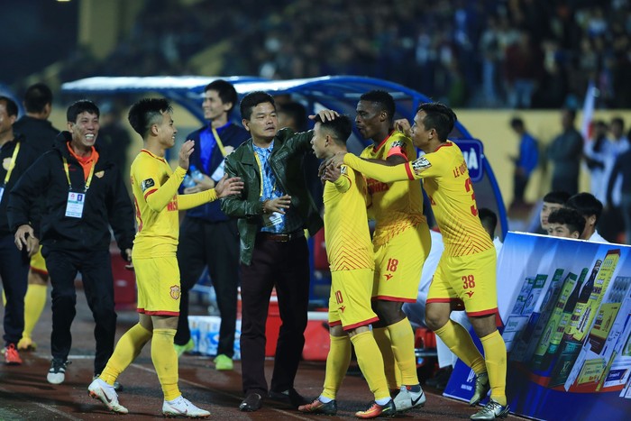 Khoảnh khắc vòng 1 V.League 2019: Tiền vệ Nguyễn Tuấn Anh trở lại, nước mắt Quế Ngọc Hải trận đầu khoác áo Viettel - Ảnh 3.