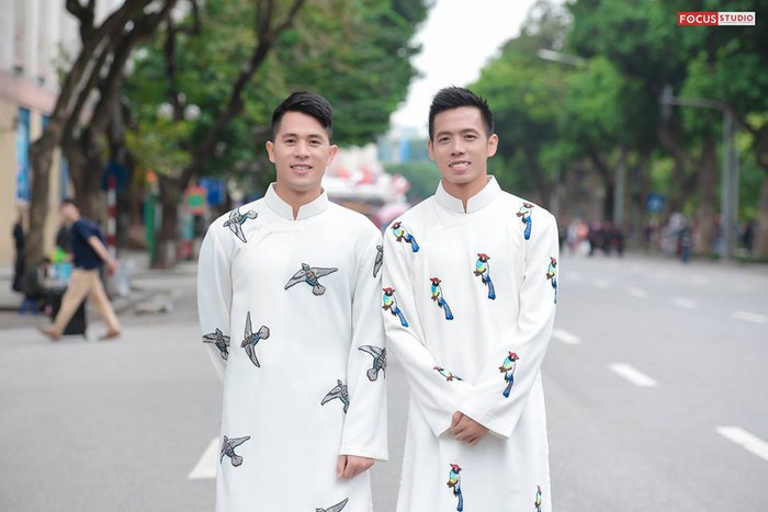 Tết Kỷ Hợi: Hội cầu thủ Việt cực đẹp trong áo dài cách tân - Ảnh 7.