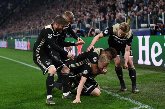 Loại Ronaldo và đồng đội, Ajax Amsterdam lập kỷ lục vô tiền khoáng hậu - Ảnh 1.