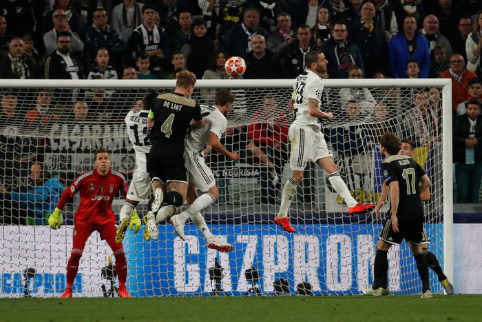 Loại Ronaldo và đồng đội, Ajax Amsterdam lập kỷ lục vô tiền khoáng hậu - Ảnh 2.