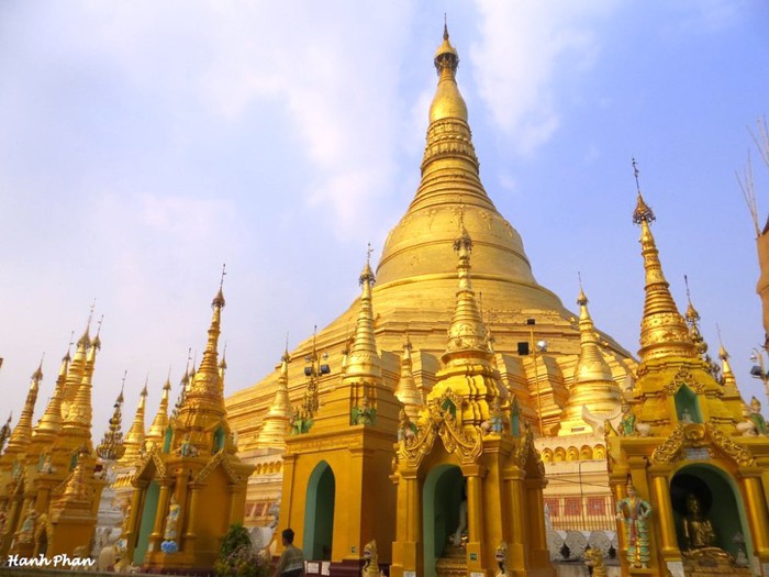 Dàn sao Hà Nội FC thích thú khám phá ngôi chùa dát 90 tấn vàng tại Myanmar - Ảnh 3.