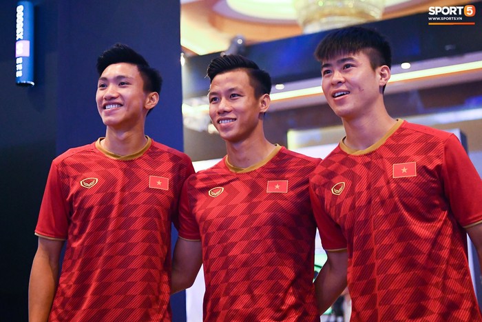 Duy Mạnh, Văn Hậu bảnh bao dự sự kiện của đội tuyển Việt Nam tại Hà Nội - Ảnh 5.