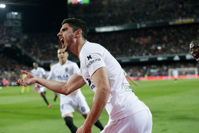 Zidane nhận thất bại đầu tiên ở nhiệm kỳ 2 khi Real Madrid thua bạc nhược Valencia - Ảnh 3.