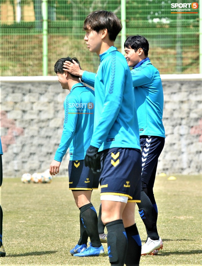 Công Phượng cười thả ga trong buổi tập của Incheon United, sẵn sàng cho lần đá chính tiếp theo ở K.League - Ảnh 4.