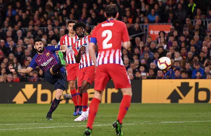 Gã điên Diego Costa chửi thẳng mặt trọng tài, Atletico Madrid dâng chức vô địch vào tay Barcelona - Ảnh 6.