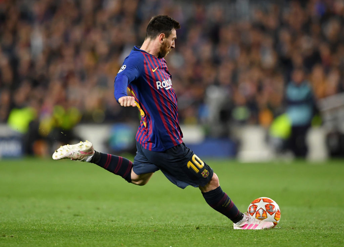 Cận cảnh pha sút phạt thần sầu, không thể tin nổi của siêu sao Messi vào lưới của ông lớn nước Anh Liverpool - Ảnh 1.