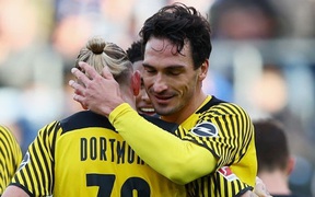 Vắng Haaland, Hummels tỏa sáng giúp Dortmund thắng nhẹ Bielefeld