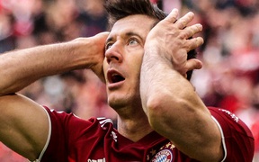 Bayern gây sốc nặng với thảm bại 0-5 dù tung đội hình mạnh nhất