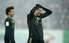 Thi đấu tệ hại, Bayern Munich nhận thất bại đầy bất ngờ trước Augsburg 