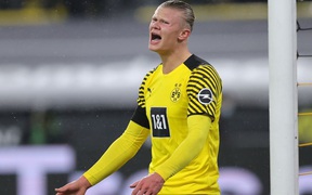 Haaland lên mạng thể hiện sự cay cú với trọng tài sau khi Dortmund để thua Bayern
