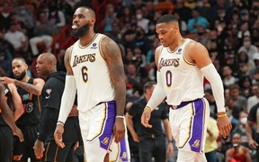 Mắc sai lầm sơ đẳng, Los Angeles Lakers lội ngược dòng hụt trước Miami Heat