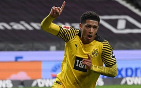 Dortmund lội ngược dòng không tưởng ở trận đầu tiên trong năm 2022