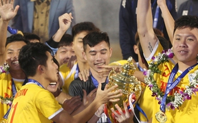 U21 Hà Nội vô địch U21 Quốc gia: Cảm xúc trái ngược giữa U21 Bình Dương và nhà vô địch