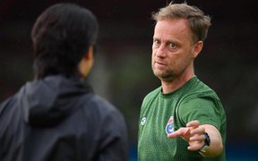 HLV Polking: "U23 Thái Lan không sợ U23 Việt Nam nhưng muốn ở lại Nam Định"
