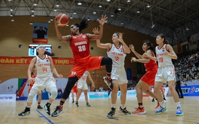Tuyển nữ bóng rổ Việt Nam thua trước Indonesia nhưng thắng trong lòng người hâm mộ