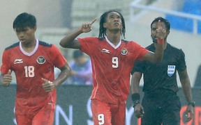 Bỏ lỡ quá nhiều cơ hội, U23 Malaysia rơi nước mắt nhìn U23 Indonesia giành HCĐ SEA Games