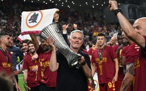 AS Roma đăng quang Conference League, Mourinho lập hàng loạt kỳ tích có một không hai