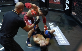 Nguyễn Trần Duy Nhất lật kèo ngoạn mục ở tứ kết MMA LION Championship