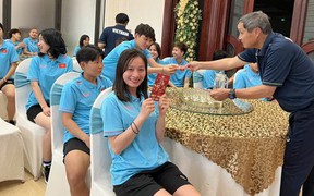 HLV Mai Đức Chung yêu cầu ĐT nữ Việt Nam tập trung tối đa cho vòng loại Olympic nữ 2024