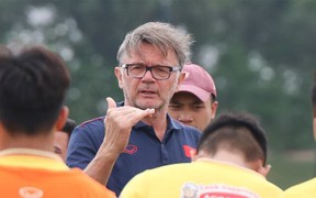 HLV Troussier điều chỉnh lối chơi, U23 Việt Nam quyết thắng U23 Kyrgyzstan
