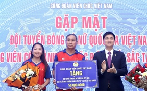 Nguyễn Thị Oanh và tuyển nữ Việt Nam nhận thêm phần thưởng sau SEA Games 32