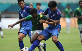 Để xoa dịu thất bại tại ASIAD, bóng đá Thái Lan hứa vô địch AFF Cup và tham dự World Cup 