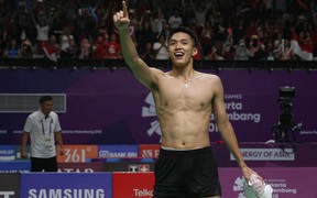 Soái ca cầu lông 6 múi gây sốt tại Indonesia