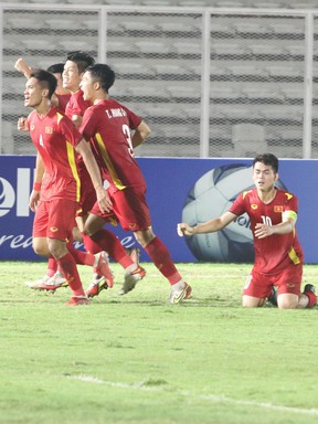 U19 Việt Nam và Thái Lan "dắt tay nhau" vào bán kết, chủ nhà Indonesia thắng 5-1 vẫn bị loại cay đắng