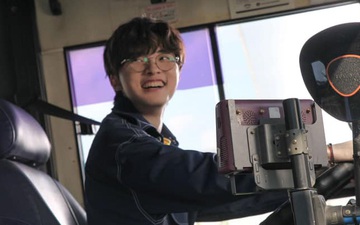 Faker đóng vai "anh lái xe buýt đẹp trai" quảng cáo cho Liên Minh Huyền Thoại: Tốc Chiến