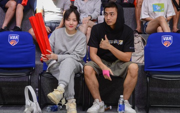 Xuất hiện cạnh bạn trai của Mẫn Tiên, ca sĩ Phương Ly chiếm trọn spotlight tại giải đấu bóng rổ chuyên nghiệp Việt Nam