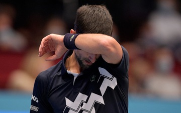 Djokovic thua sốc: Lần đầu tiên trong sự nghiệp thất bại nặng nề trước tay vợt nhận vé vớt