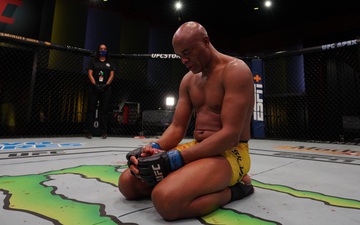 Huyền thoại Anderson Silva bị Uriah Hall hạ đo ván ở hiệp 4, chia tay UFC trong nước mắt
