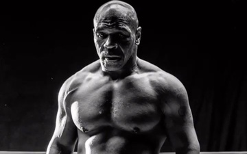 Mike Tyson khoe body đáng mơ ước ở tuổi 54, chỉ 2 tuần trước trận đại chiến với Roy Jones