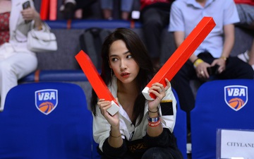 Cara làm cổ động viên đặc biệt tại giải bóng rổ chuyên nghiệp Việt Nam, fan thắc mắc: "NoWay ở đâu mà lại để bạn gái xinh đẹp đi xem bóng rổ một mình?"