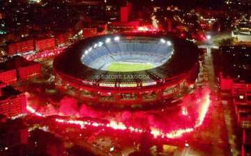 Pháo sáng rực đỏ ở cúp châu Âu tưởng nhớ Maradona