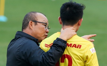 Hậu vệ Hà Nội FC bị thầy Park túm cổ vì lơ đễnh ở buổi tập của tuyển Việt Nam
