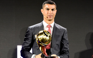 Vượt Messi, Ronaldo giành giải "Cầu thủ hay nhất thế kỷ"