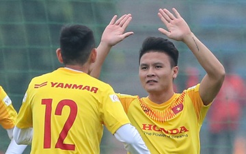 Quang Hải ăn mừng như ghi bàn khi khởi động cùng tuyển Việt Nam