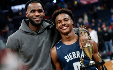 LeBron James muốn cùng con trai thi đấu tại NBA trước khi giải nghệ?