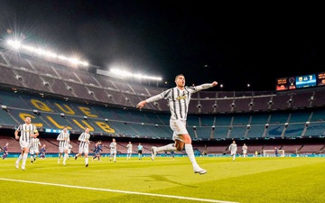 Ronaldo lập kỷ lục trong ngày "kéo sập" Camp Nou