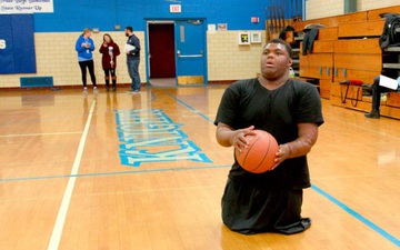 Jo Jo Hayes, cậu bé cụt hai chân cùng câu chuyện truyền cảm hứng với niềm đam mê mãnh liệt dành cho bóng rổ