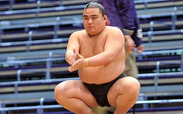 Võ sĩ sumo Nhật qua đời vì Covid-19