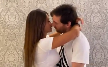 Lần đầu tiên trong đời, Messi cho đăng video khóa môi vợ yêu đầy mãnh liệt, fan trầm trồ nhưng cũng không ít người tỏ ra quan ngại vì một vấn đề