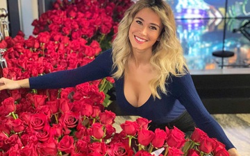 Nữ phóng viên quyến rũ nhất thế giới được tặng 1.000 bông hồng, danh tính người đứng sau hành động gallant này vẫn là bí ẩn